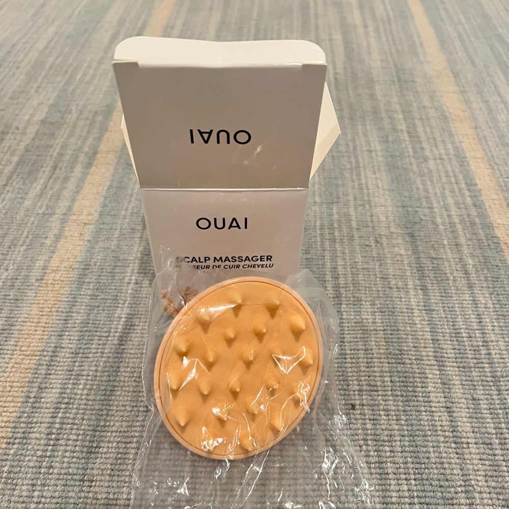 Ouai- scalp massager